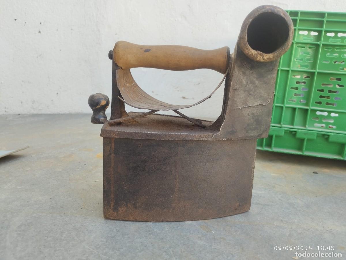 Antig&uuml;edades: PLANCHA ANTIGUA DE CARBON CON CHIMENA DE HIERRO - Foto 1