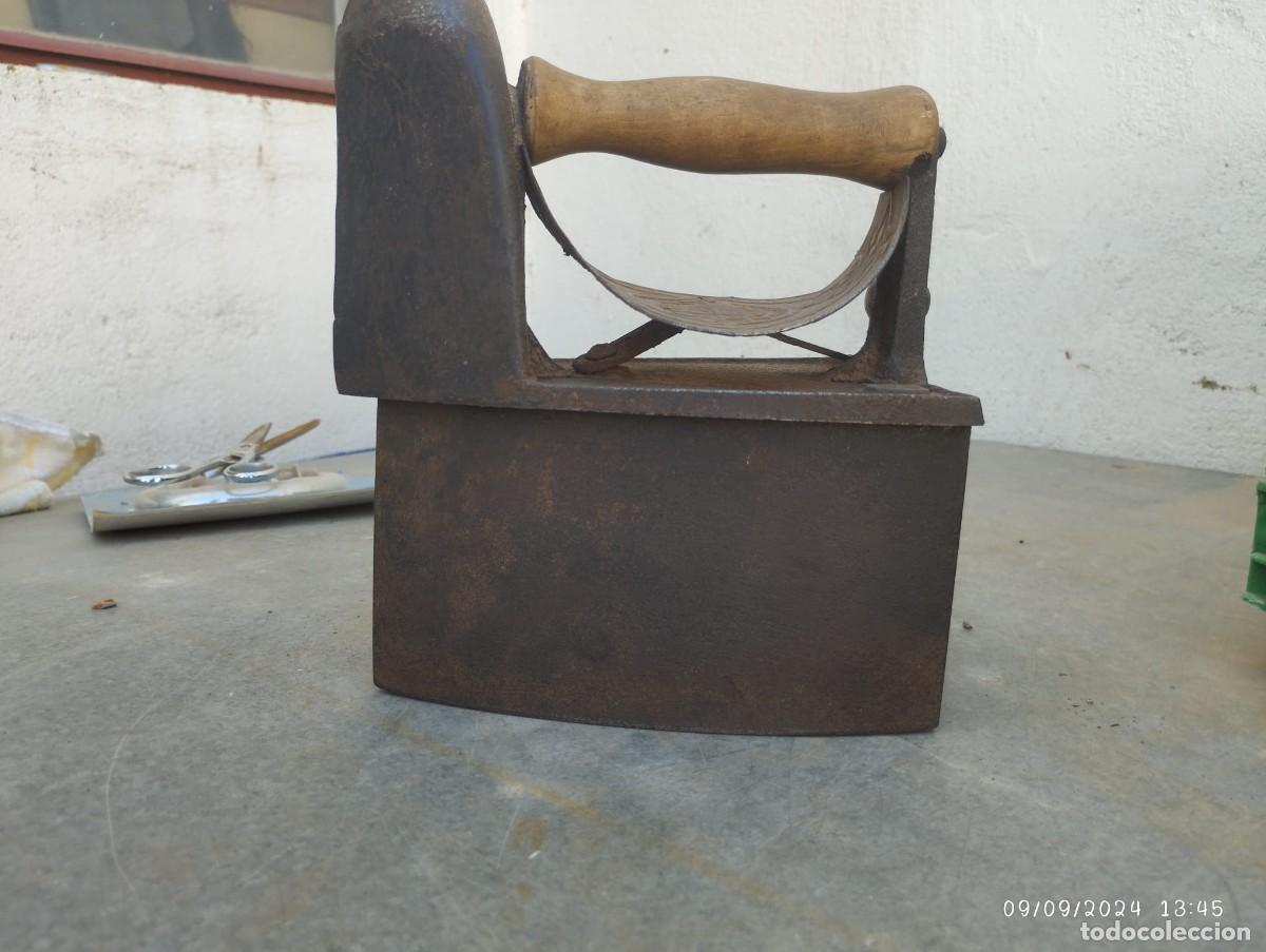 Antig&uuml;edades: PLANCHA ANTIGUA DE CARBON CON CHIMENA DE HIERRO - Foto 2