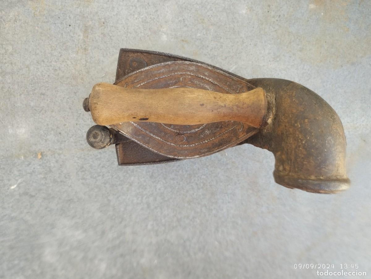 Antig&uuml;edades: PLANCHA ANTIGUA DE CARBON CON CHIMENA DE HIERRO - Foto 3