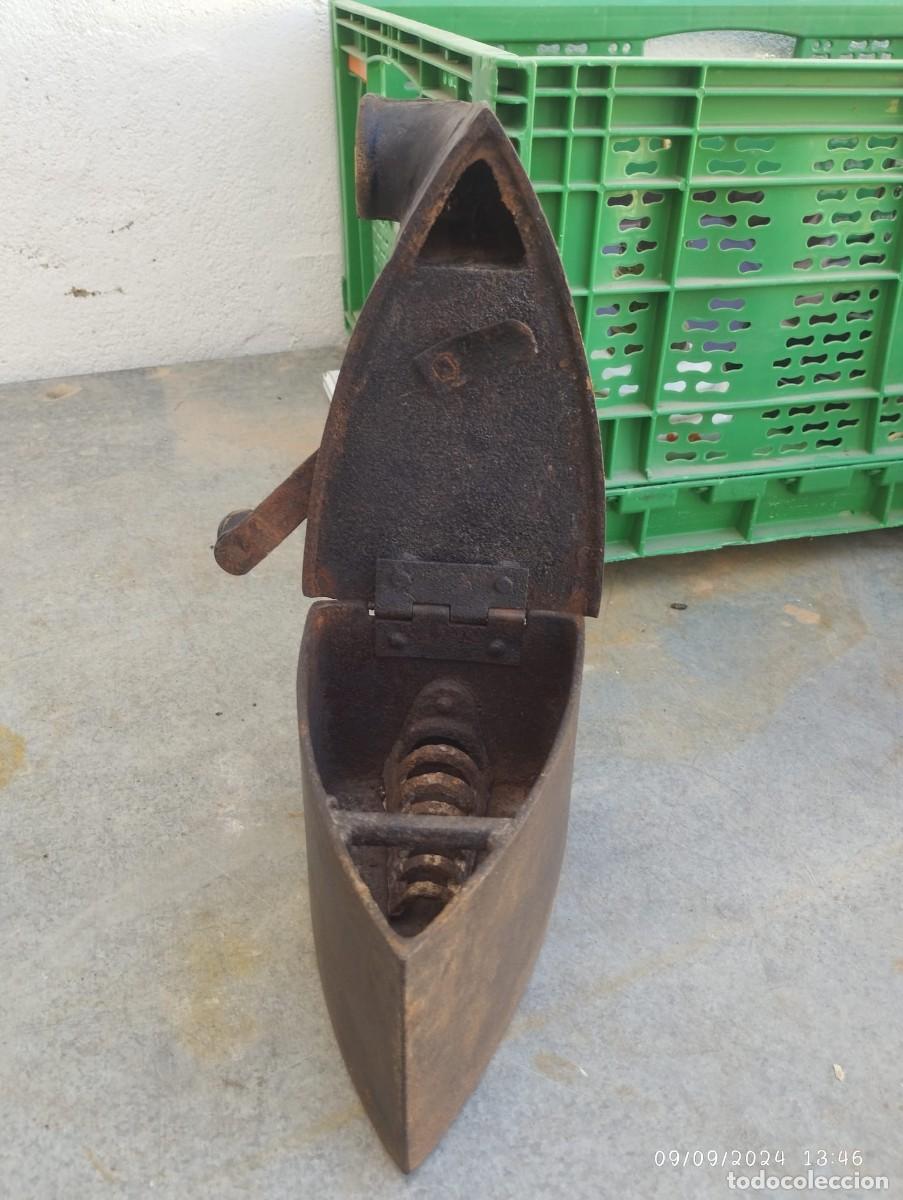Antig&uuml;edades: PLANCHA ANTIGUA DE CARBON CON CHIMENA DE HIERRO - Foto 4