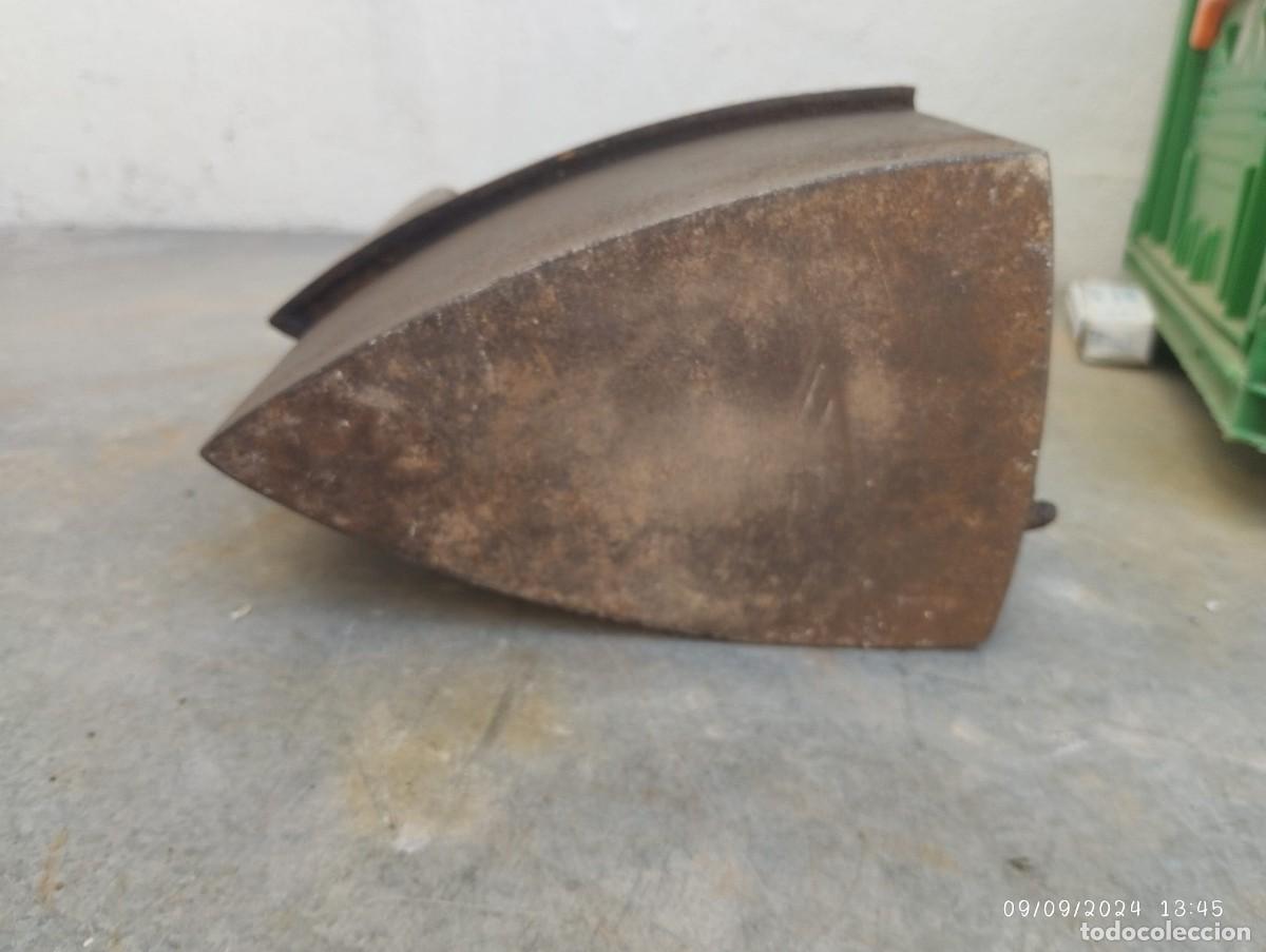 Antig&uuml;edades: PLANCHA ANTIGUA DE CARBON CON CHIMENA DE HIERRO - Foto 5
