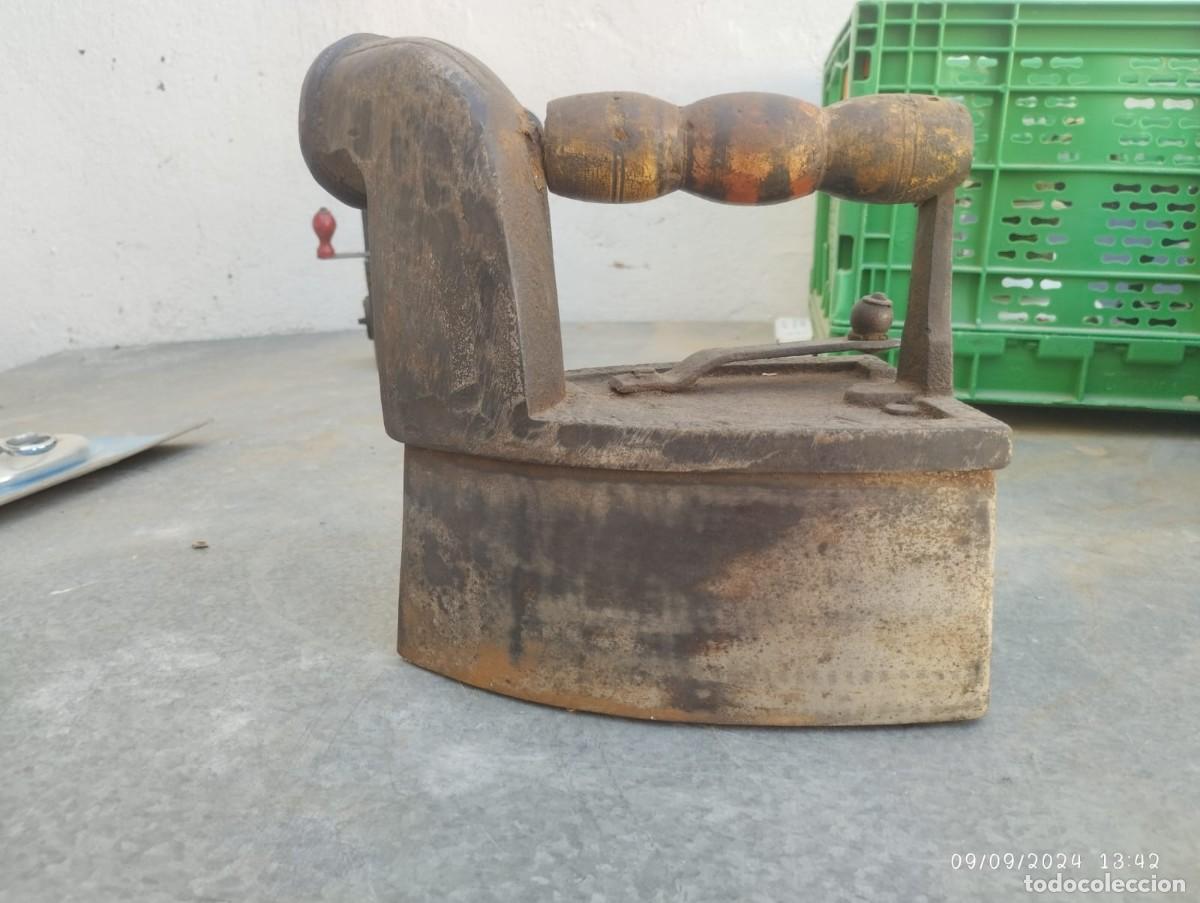 Antig&uuml;edades: PLANCHA ANTIGUA DE CARBON CON CHIMENA DE HIERRO - Foto 2