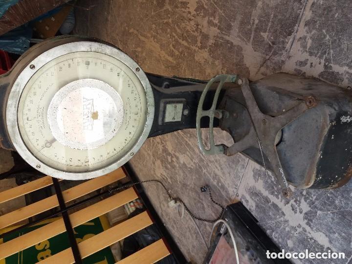 Antig&uuml;edades: bascula avery buen estado general - Foto 1