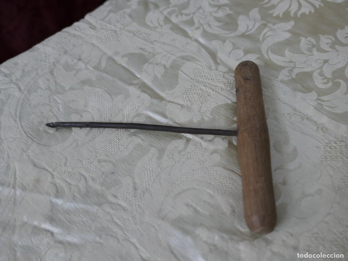 Antig&uuml;edades: Antigua barrena de carpintero, 20 cm de largo - Foto 1