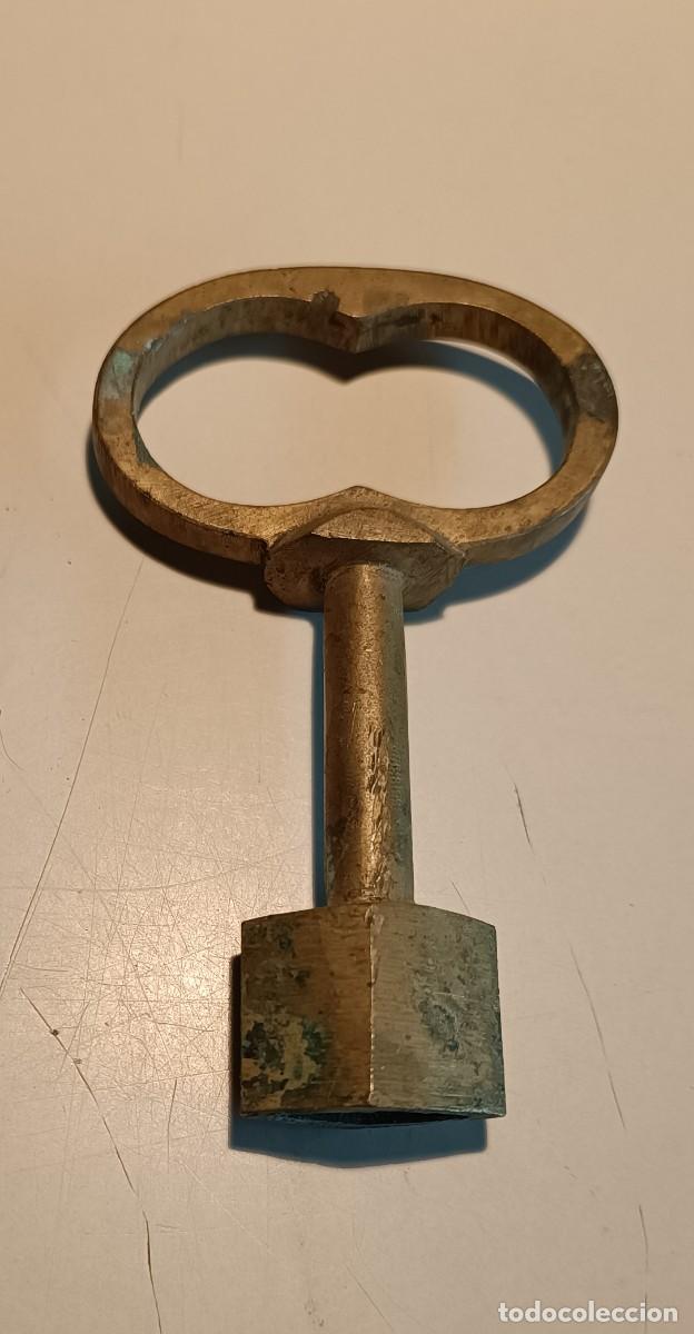Antig&uuml;edades: LLAVE BRONCEADA DE FORJA PARA RELOJ, ROMBO - Foto 1
