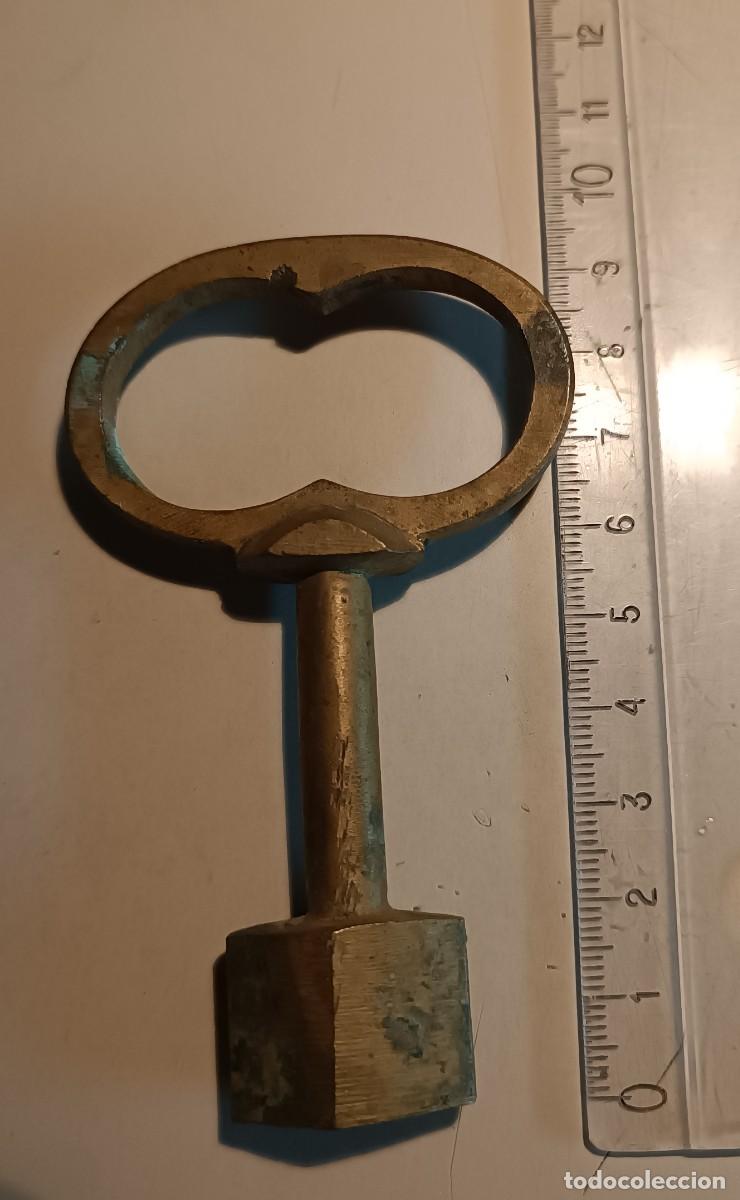 Antig&uuml;edades: LLAVE BRONCEADA DE FORJA PARA RELOJ, ROMBO - Foto 3