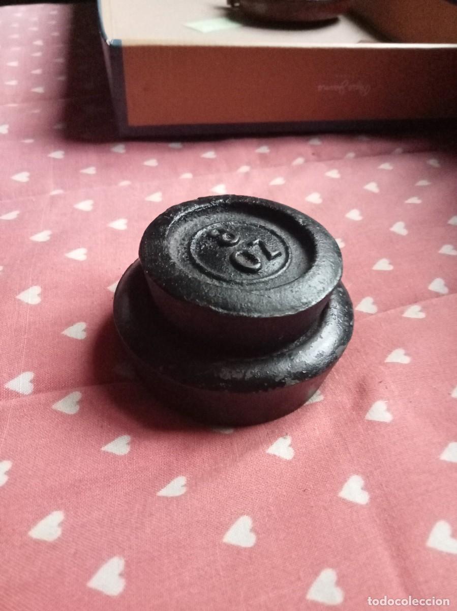 Antig&uuml;edades: PESAS INGLESAS ANTIGUAS 8 ONZAS Y 1 LIBRA - Foto 2