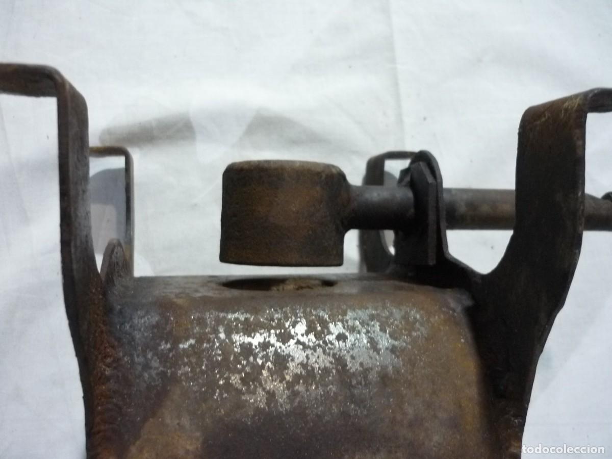 Antig&uuml;edades: Antiguo horno de hierro, interior de material refractario - Foto 22