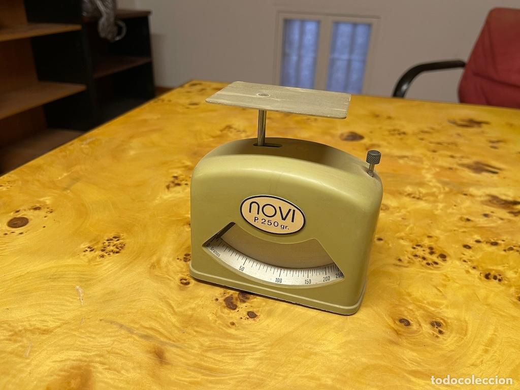 Antig&uuml;edades: ANTIGUO PESA CARTAS marca NOVI - Foto 1