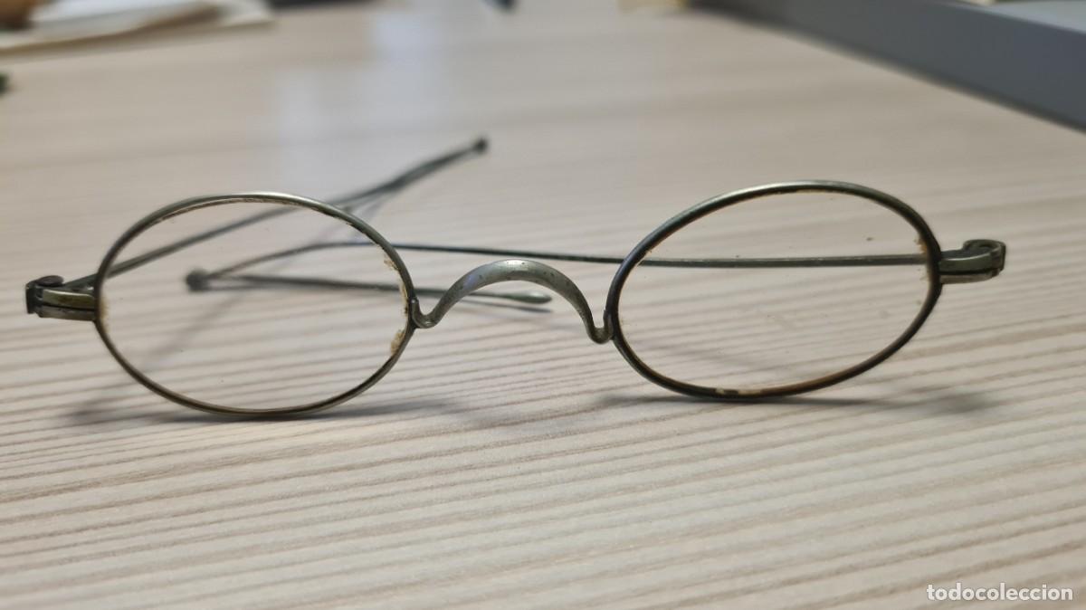 Antig&uuml;edades: Gafas antiguas plegables con funda de madera - Foto 4