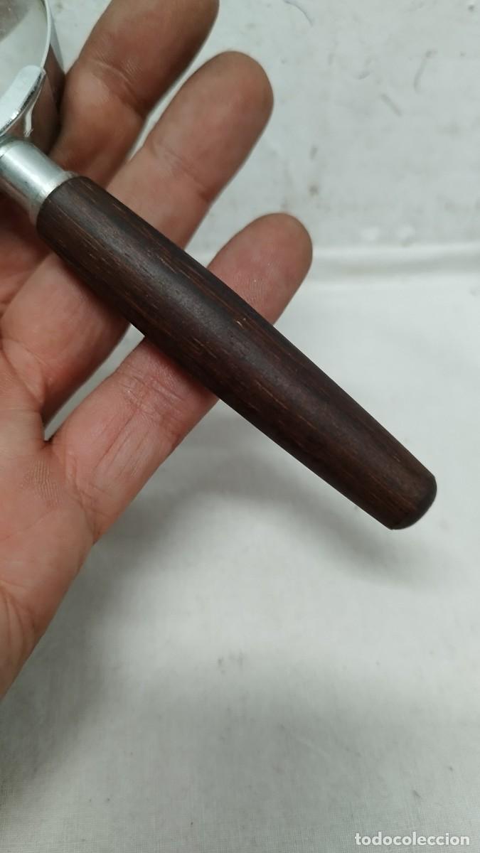 Antig&uuml;edades: Antigua lupa con mango de madera - Foto 3