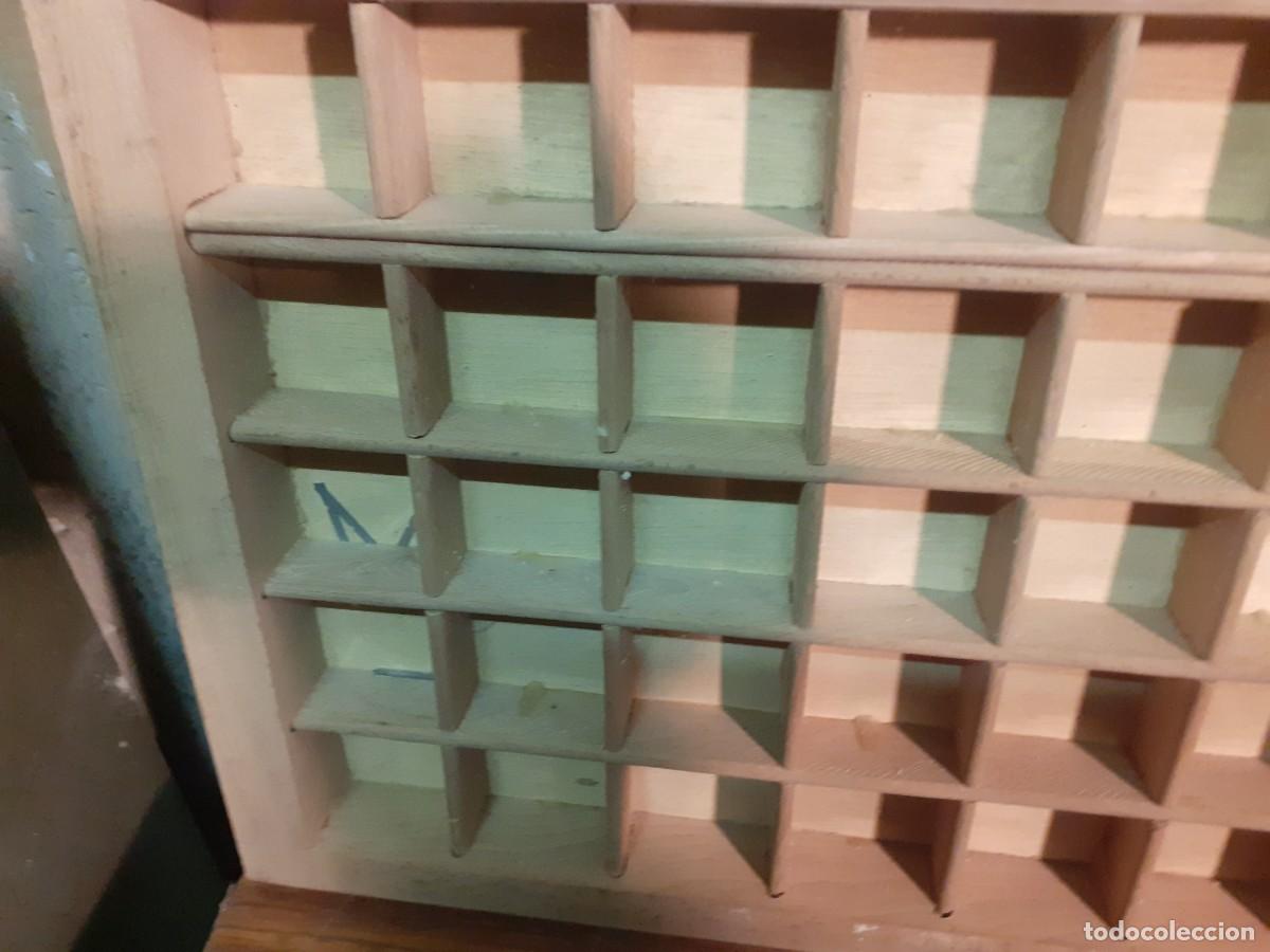 Antig&uuml;edades: Caj&oacute;n de madera de impresor - Foto 2
