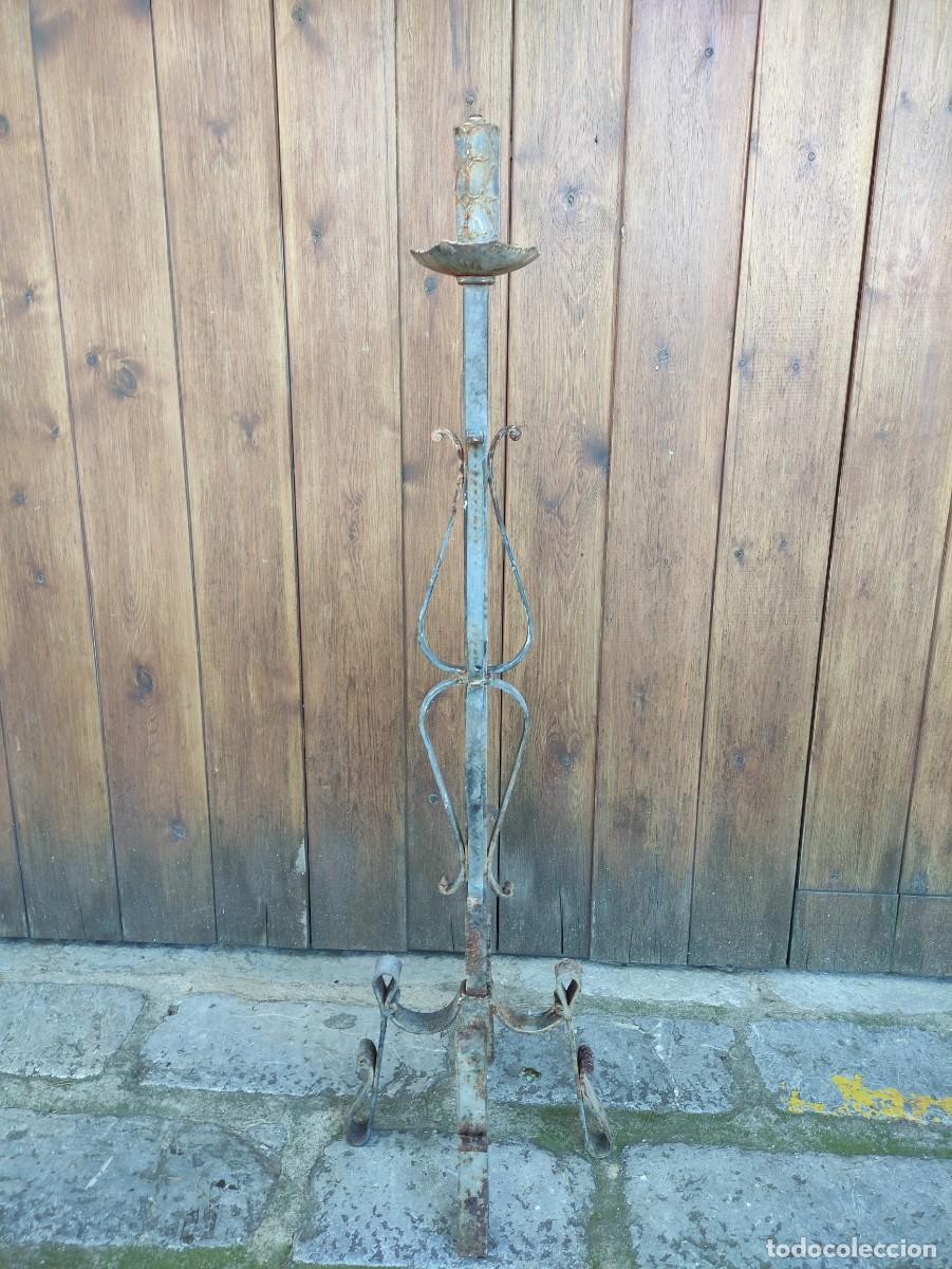 Antig&uuml;edades: Candelabro pascual hierro forjado - Foto 1