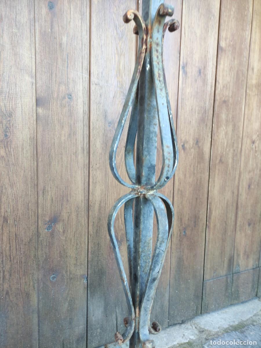 Antig&uuml;edades: Candelabro pascual hierro forjado - Foto 3