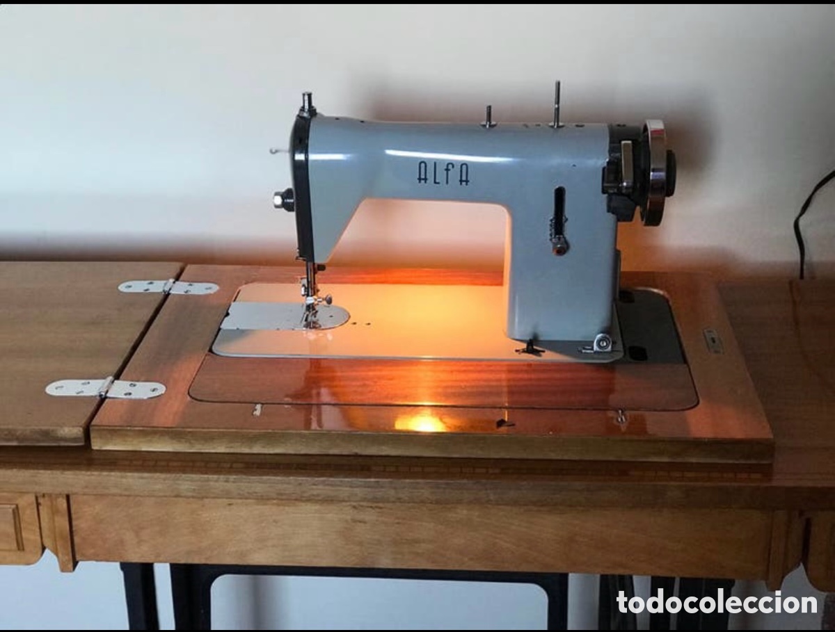 Antig&uuml;edades: M&aacute;quina de coser, marca Alfa - Foto 1