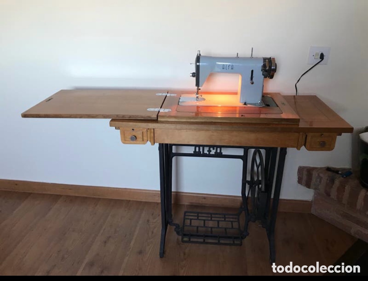 Antig&uuml;edades: M&aacute;quina de coser, marca Alfa - Foto 2