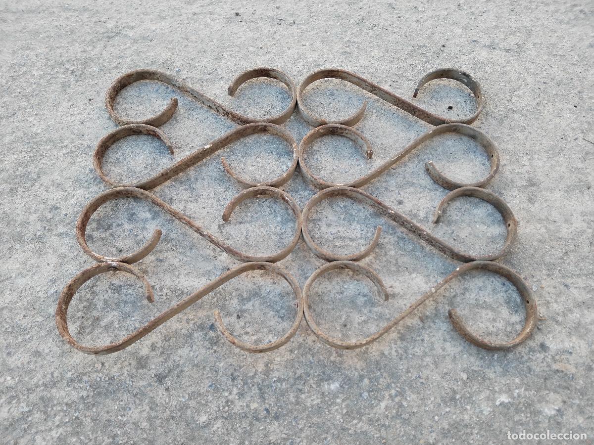 Antig&uuml;edades: antigua reja de hierro de forja - Foto 2