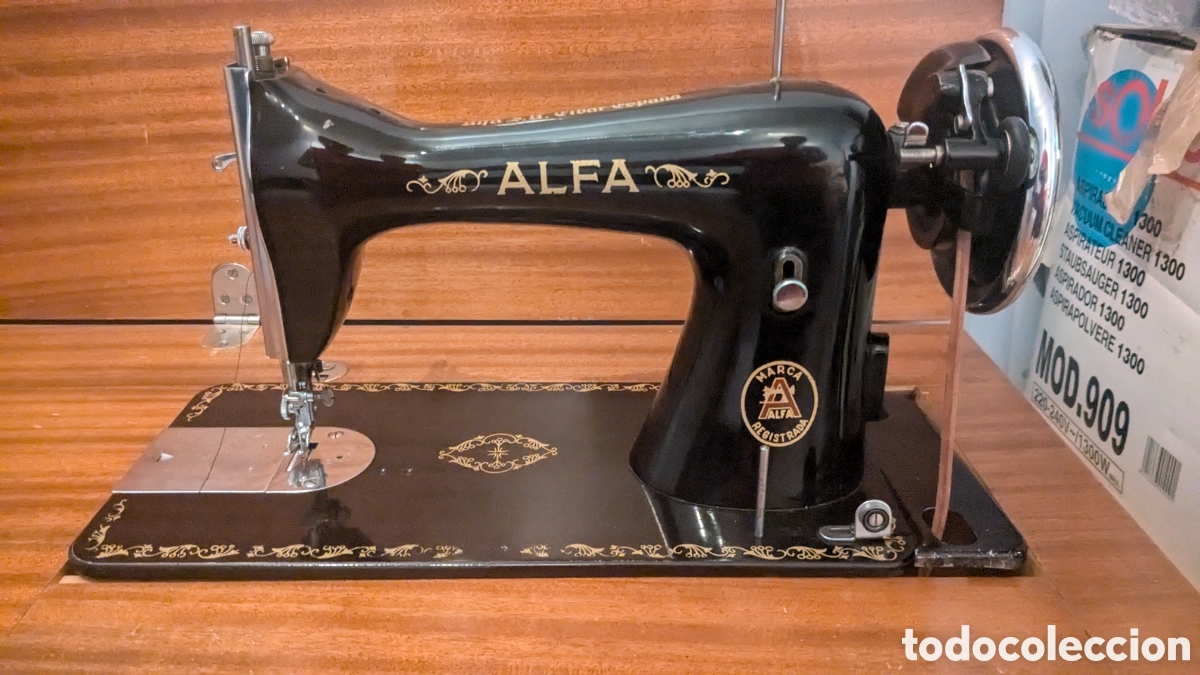 Antig&uuml;edades: Maquina de coser Alfa - Foto 1