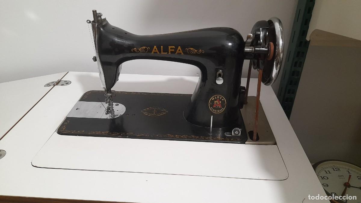 Antig&uuml;edades: Mueble con m&aacute;quina de coser ALFA EIBAR ESPA&Ntilde;A - Foto 2