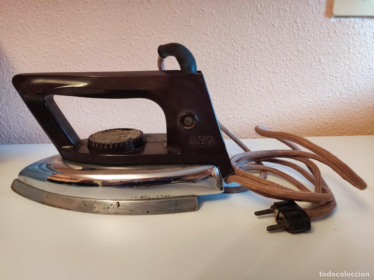 Antig&uuml;edades: Plancha vintage marca: AEG, cable original - Foto 1