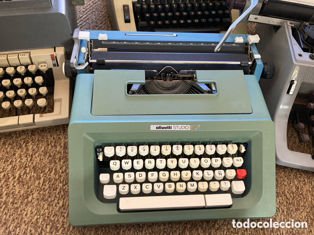 Antig&uuml;edades: M&aacute;quina de escribir olivetti - Foto 1