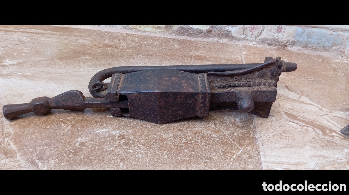 Antig&uuml;edades: cerradora de hierro antiguo - Foto 2