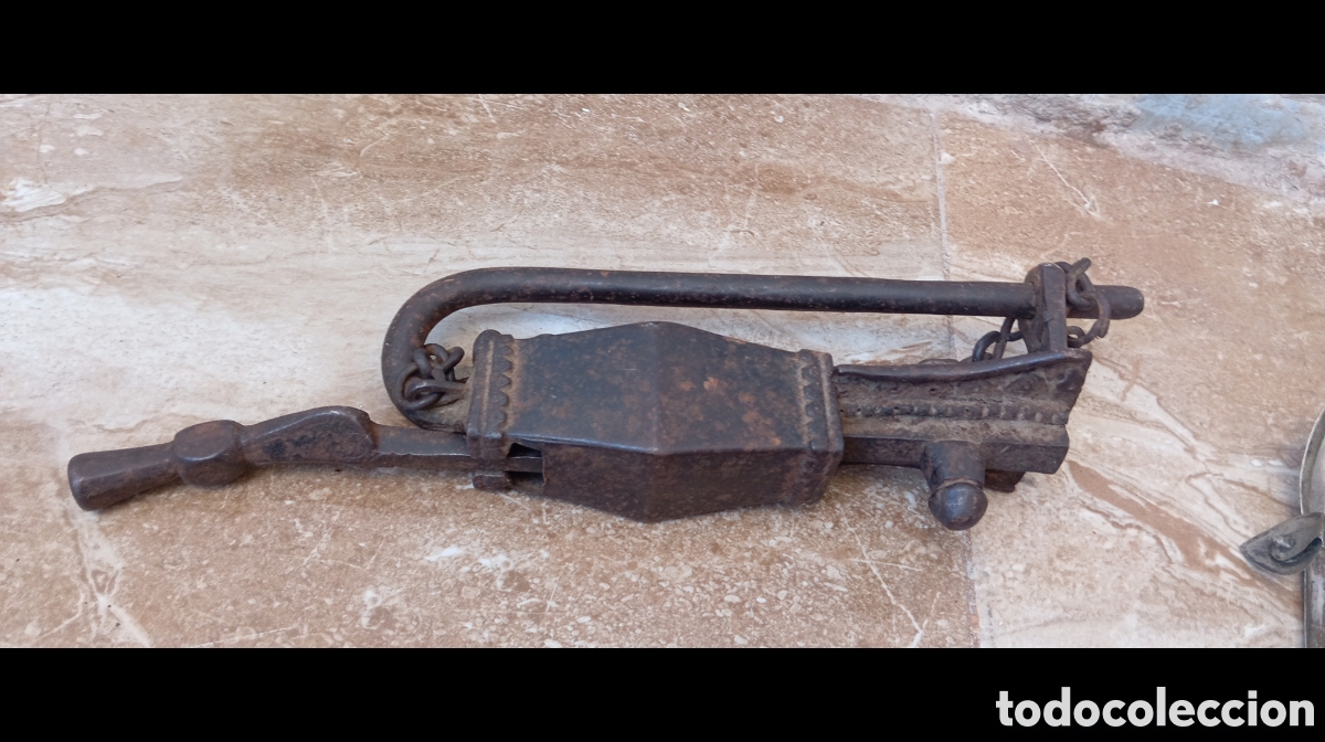 Antig&uuml;edades: cerradora de hierro antiguo - Foto 1
