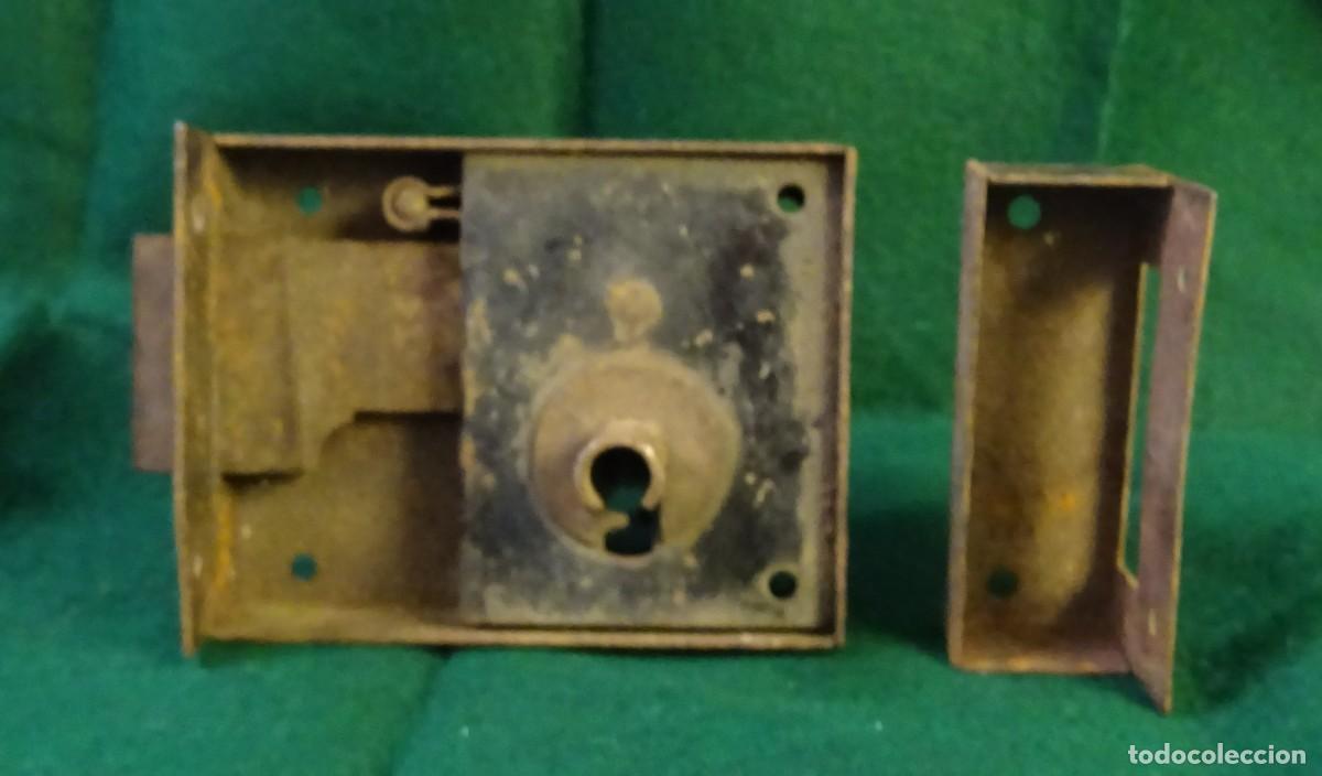 Antig&uuml;edades: CERRADURA CON SU LLAVE DE HIERRO - Foto 3