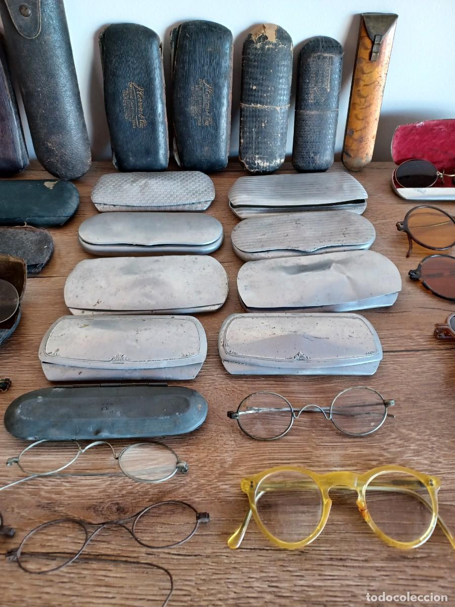Antig&uuml;edades: Lote de antiguas gafas y fundas. - Foto 3