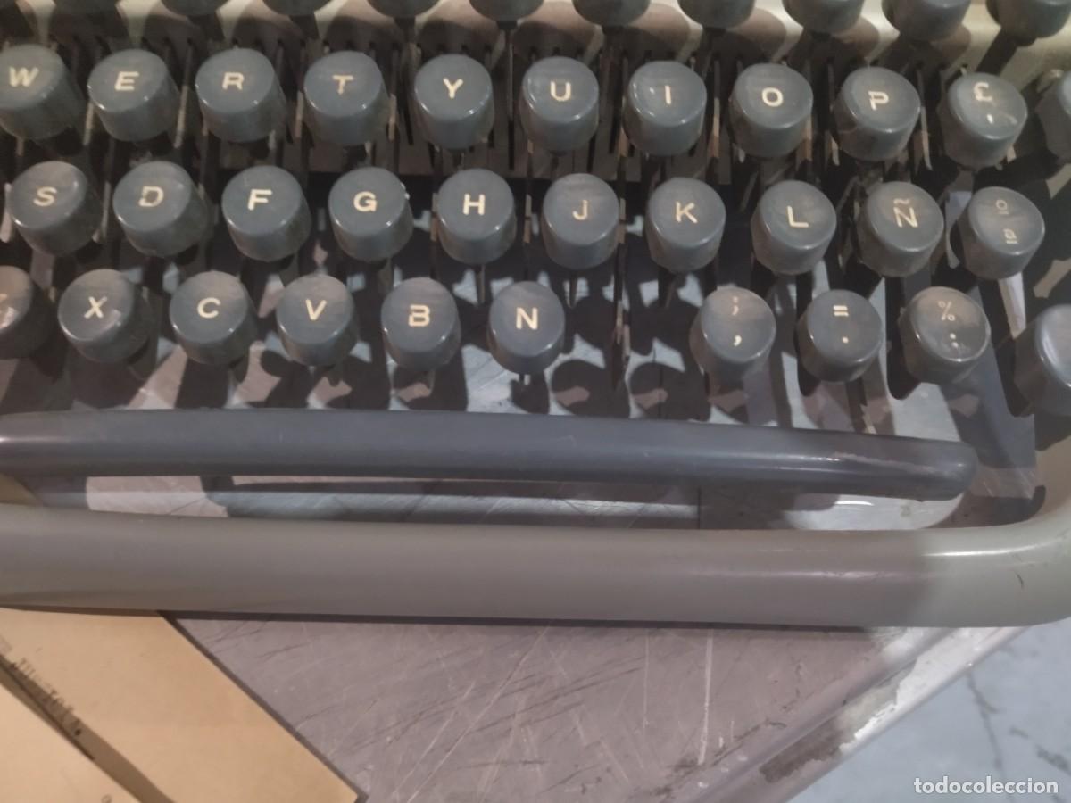 Antig&uuml;edades: M&aacute;quina de escribir lexic&oacute;n 80 Hispano Olivetti - Foto 4