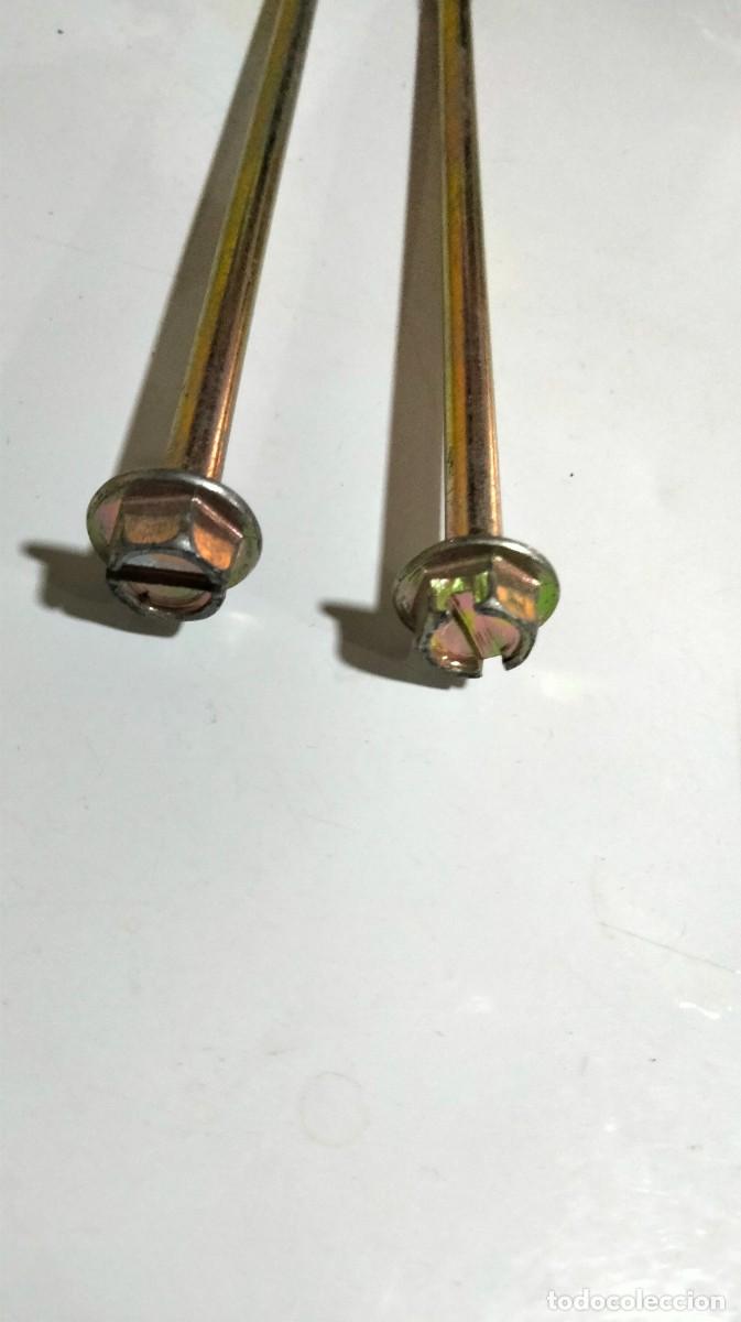 Antig&uuml;edades: par de tornillos para muebles - Foto 2