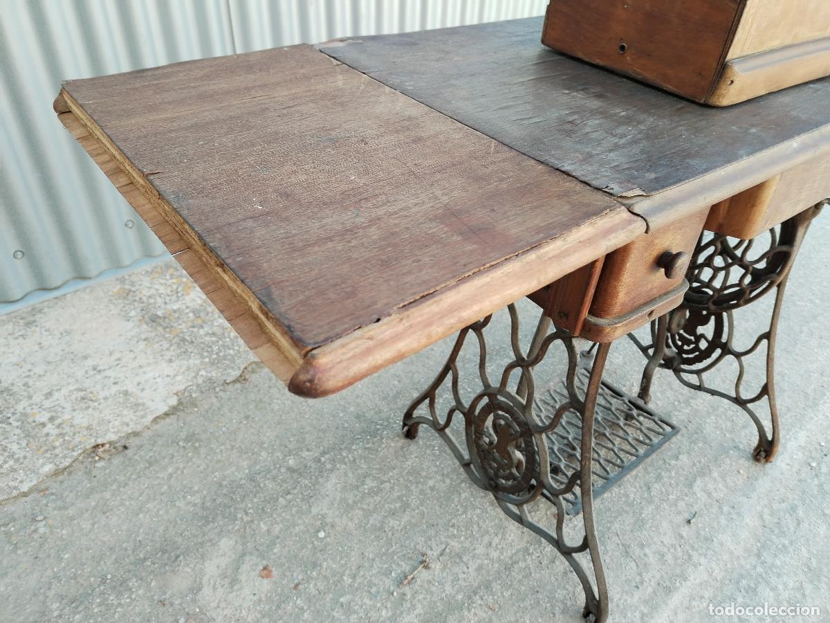 Antig&uuml;edades: antigua maquina de coser singer - Foto 2