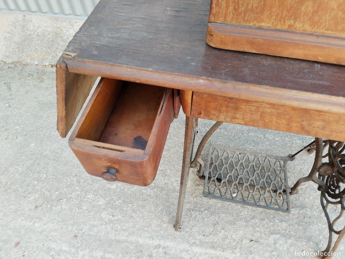 Antig&uuml;edades: antigua maquina de coser singer - Foto 3