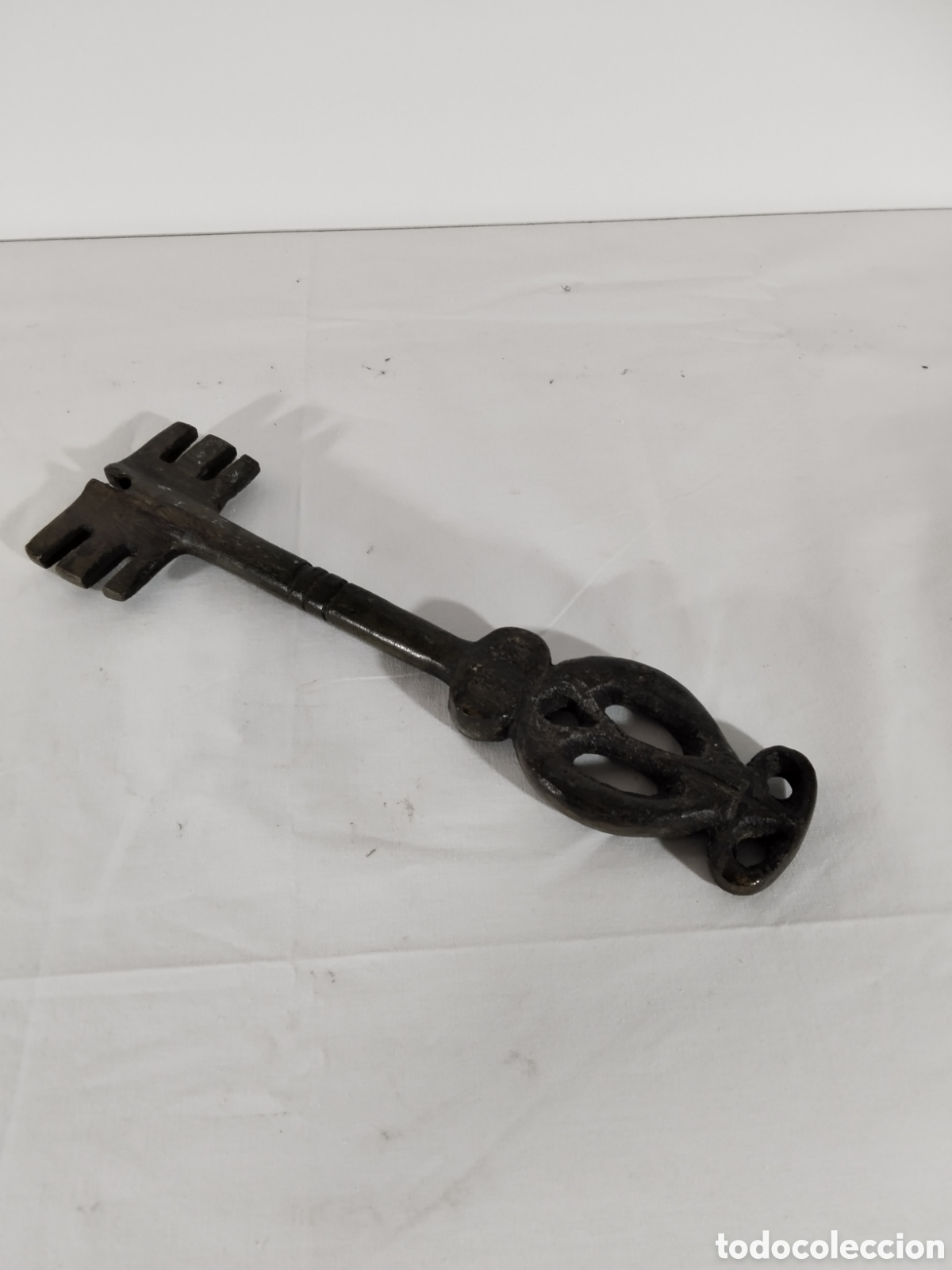 Antig&uuml;edades: Llave de bronce imitaci&oacute;n antiguo - Foto 1