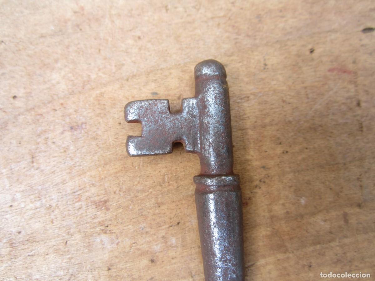 Antig&uuml;edades: Llave antigua de hierro, 11.2 cm. - Foto 2
