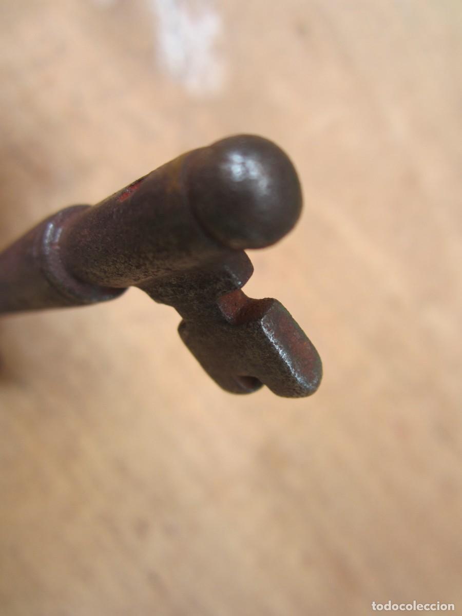 Antig&uuml;edades: Llave antigua de hierro, 11.2 cm. - Foto 4