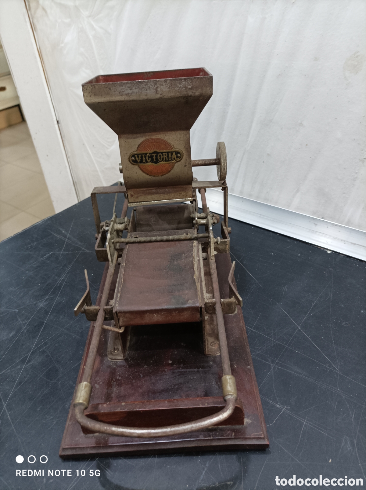 Antig&uuml;edades: Maquina de tabaco marca Victoria - Foto 2