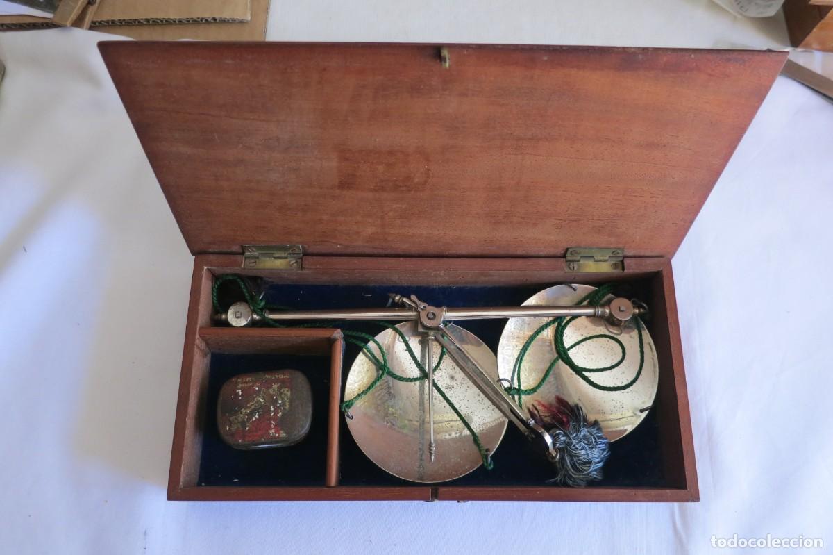Antig&uuml;edades: caja farmaceutica completa - Foto 1