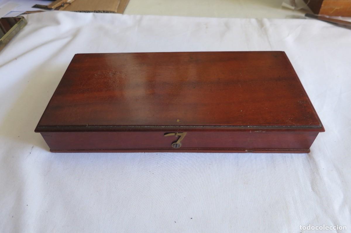 Antig&uuml;edades: caja farmaceutica completa - Foto 5