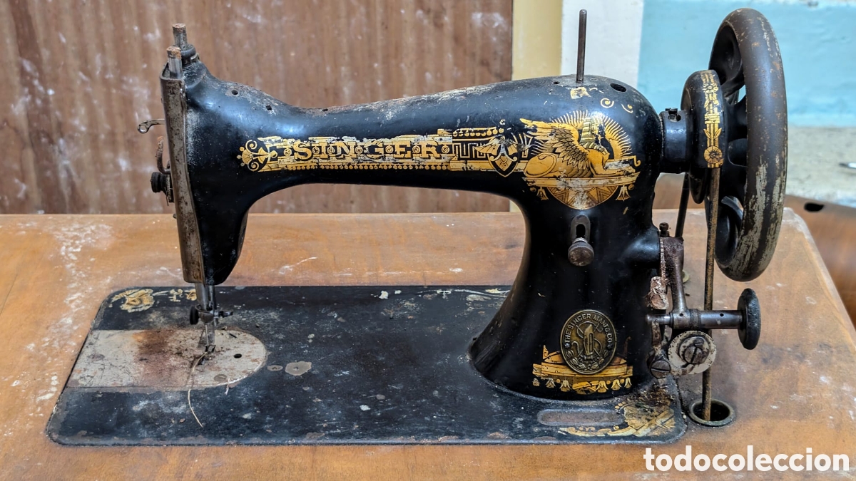 Antig&uuml;edades: M&aacute;quina de coser Singer con mesa completa - Foto 4