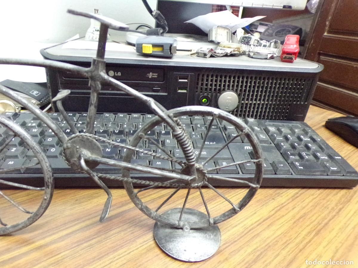 Antig&uuml;edades: ESTAMOS LIQUIDANDO. bicicleta hierro decoraci&oacute;n - Foto 2