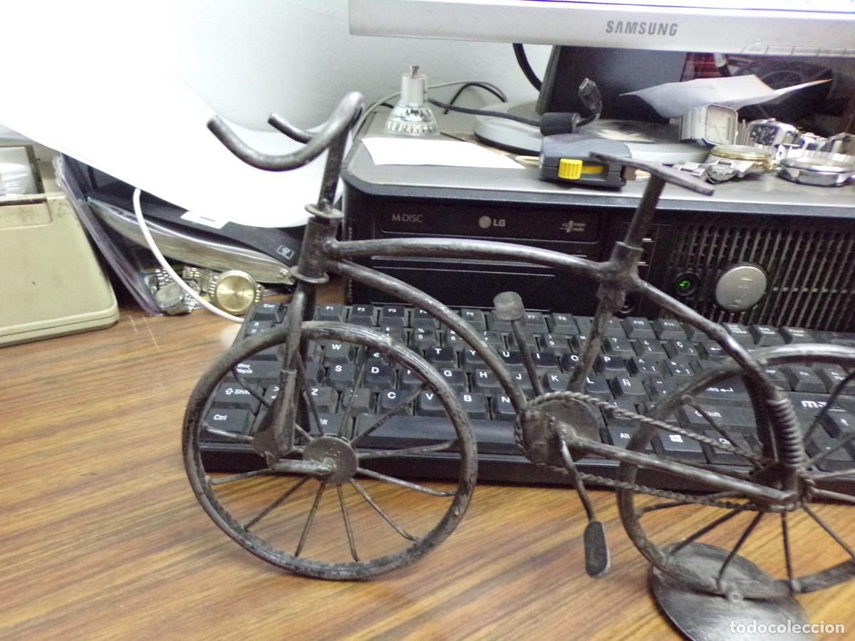 Antig&uuml;edades: ESTAMOS LIQUIDANDO. bicicleta hierro decoraci&oacute;n - Foto 3