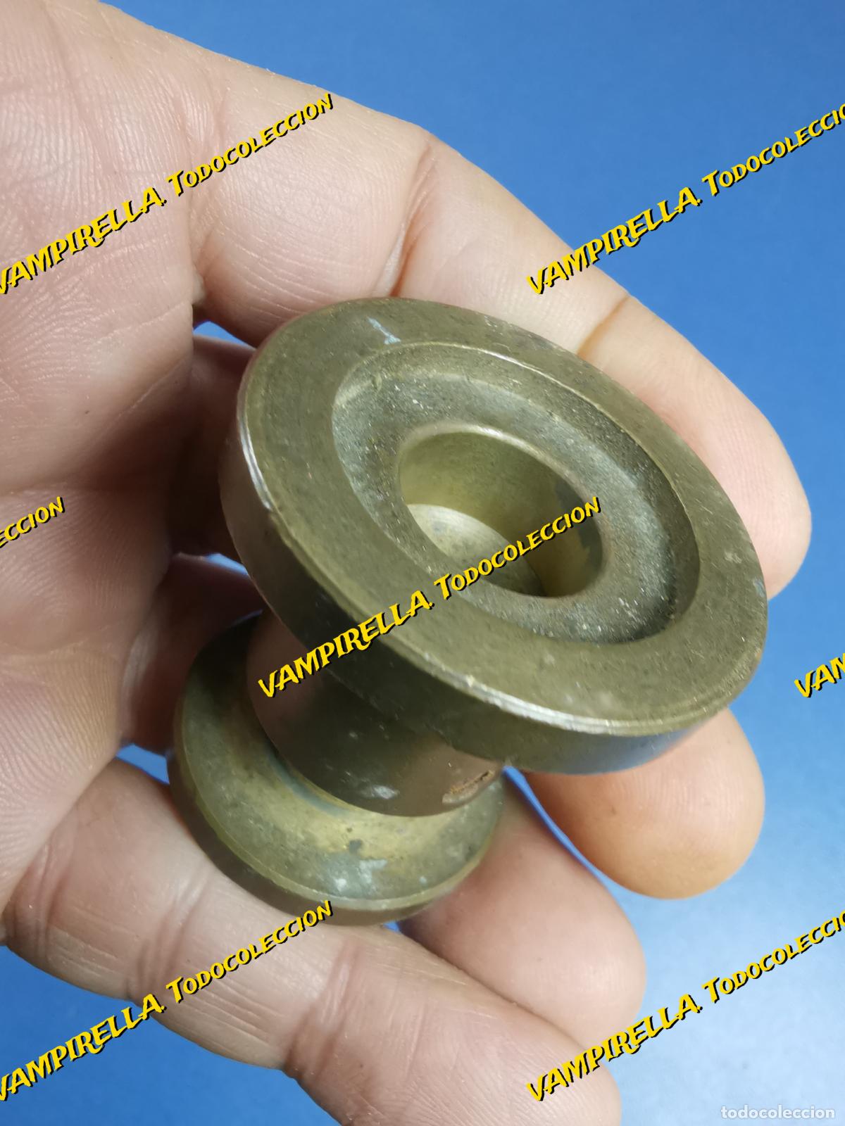 Antig&uuml;edades: TROQUEL BRONCE FORRAR BOTONES - Foto 1