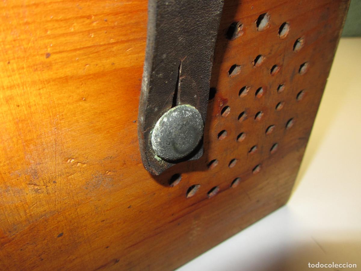 Antig&uuml;edades: ANTIGUO TRANSFORMADOR DE CORRIENTE EN CAJA DE MADERA. - Foto 4