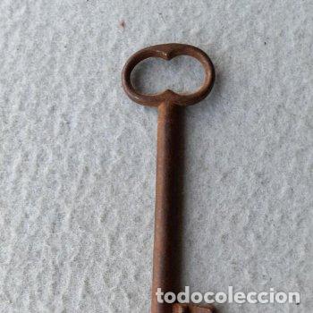 Antig&uuml;edades: Curiosa llave antigua de forja. - Foto 2
