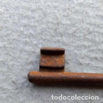Antig&uuml;edades: Curiosa llave antigua de forja. - Foto 3