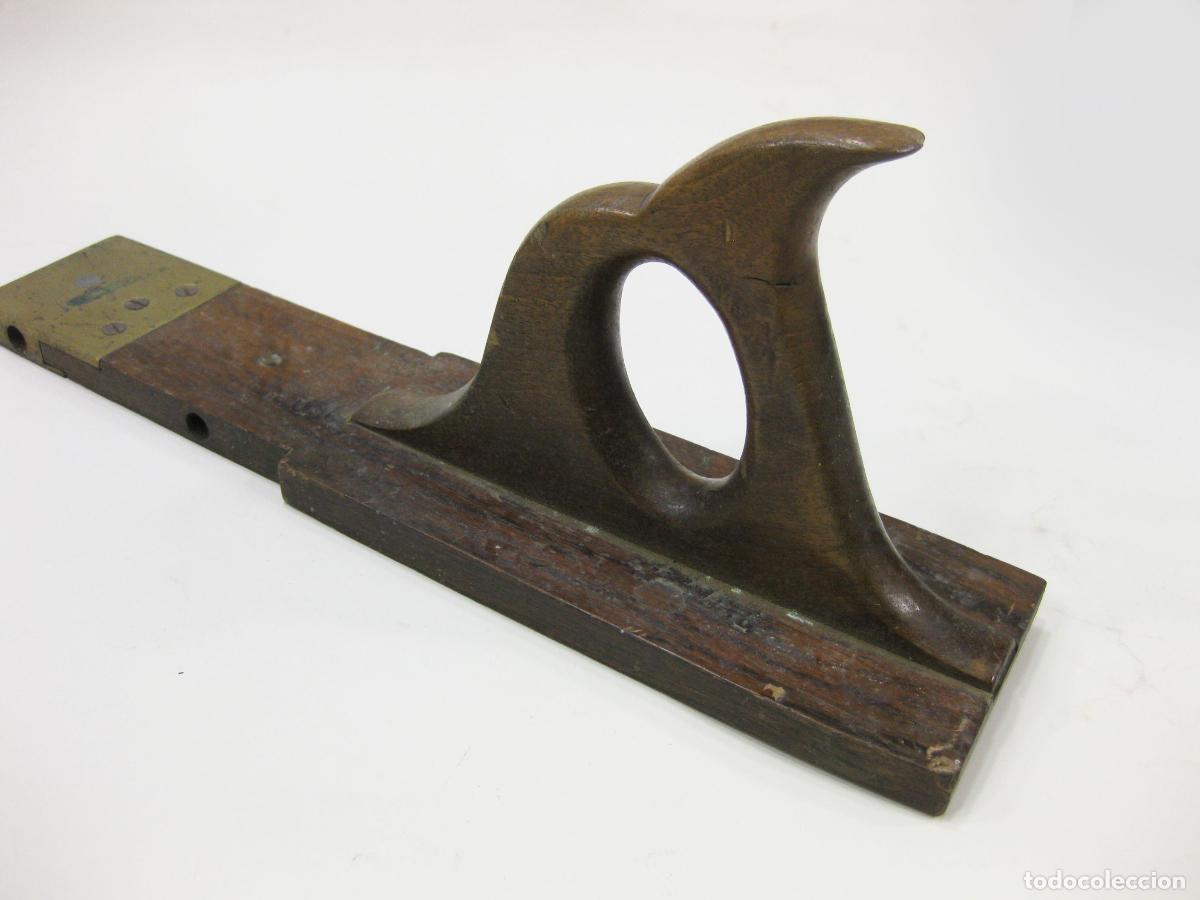 Antig&uuml;edades: ANTIGUO CEPILLO DE MADERA PARA CARPINTERO CON ACABADO EN LAT&Oacute;N. - Foto 3