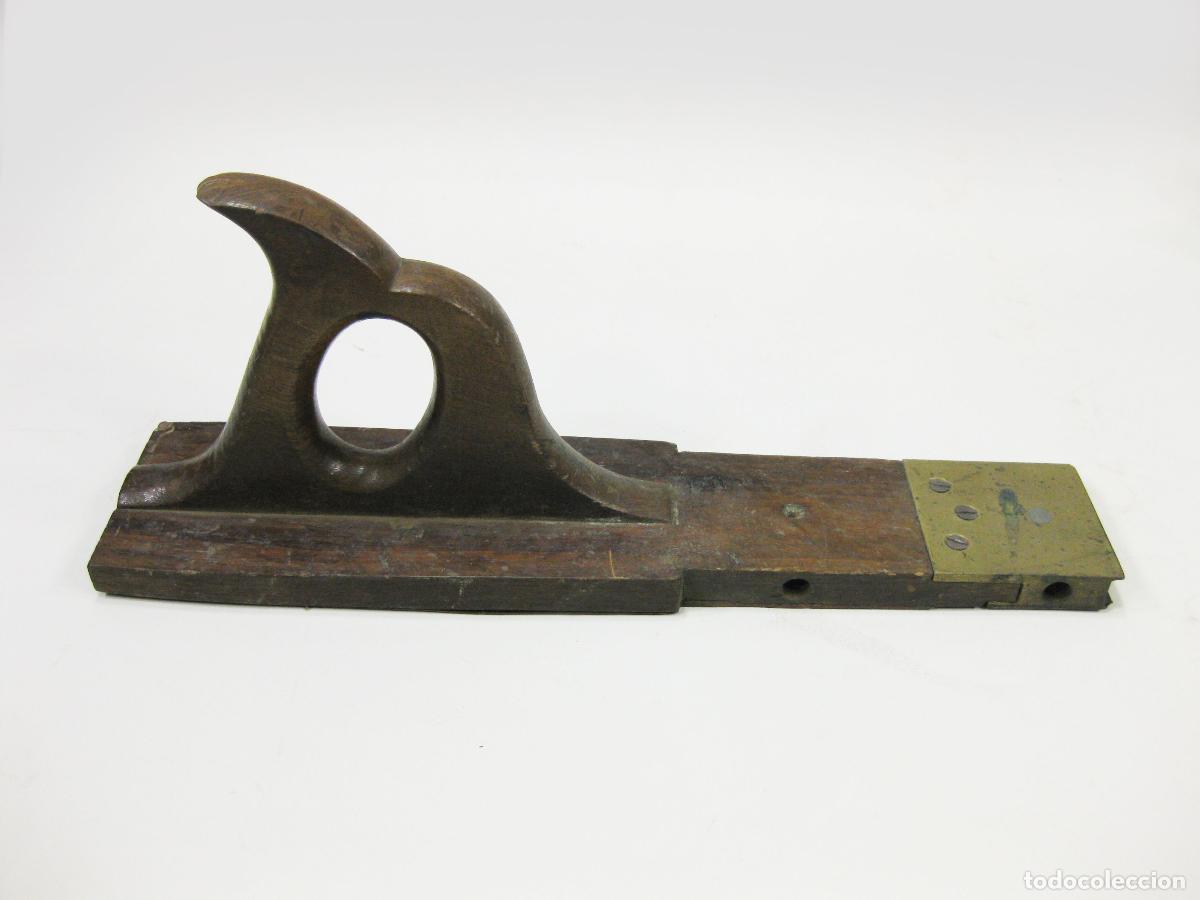 Antig&uuml;edades: ANTIGUO CEPILLO DE MADERA PARA CARPINTERO CON ACABADO EN LAT&Oacute;N. - Foto 4