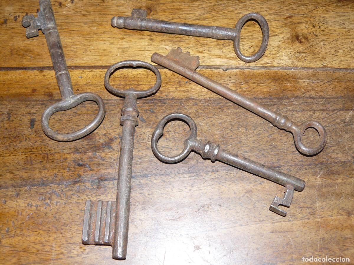 Antig&uuml;edades: CINCO LLAVES ANTIGUAS DE FORJA - Foto 2