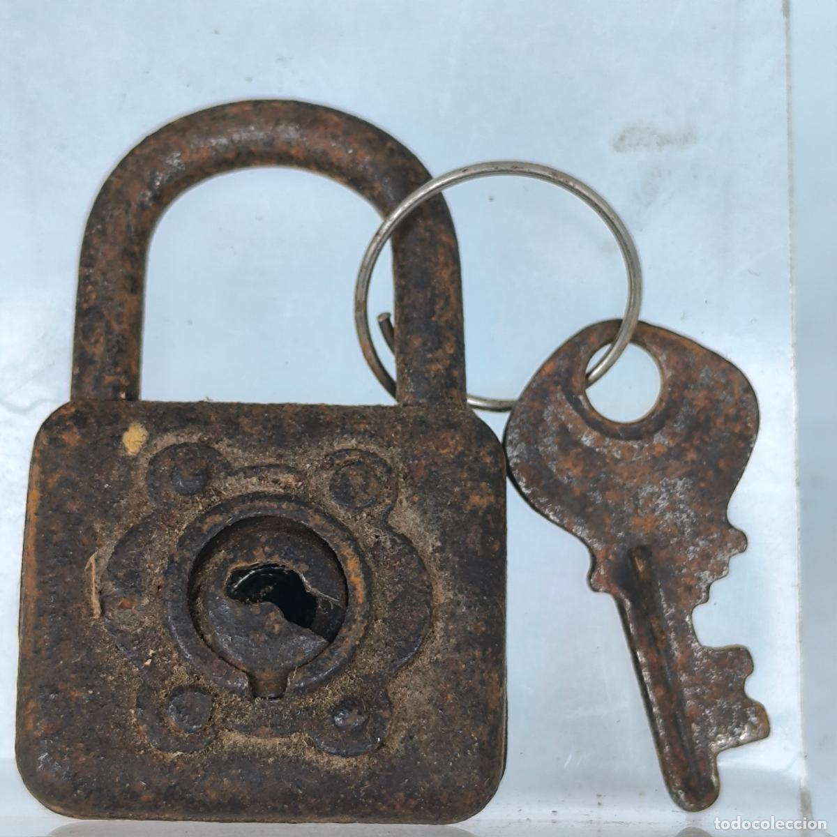 Antig&uuml;edades: Candado con llave antiguo - Foto 1